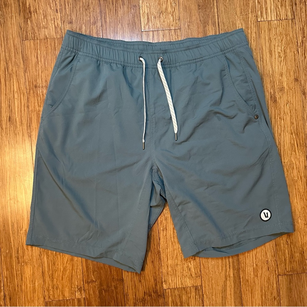 Vuori Men’s Kore Short lined size large 9’ inseam blue grey